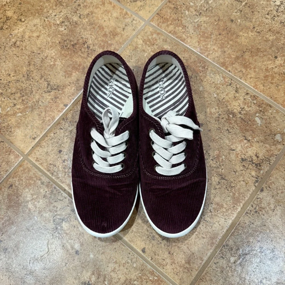 Taos Guest Star Burgundy Corduroy Sneakers Women 8 Casual Lace Up Shoes Comfort